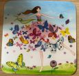 TAURUS-KUNSTKARTEN Frau mit Schmetterlingskleid - Kristiana Heinemann Postkarte